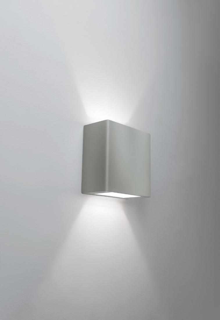 Arandela Newline New Clean 2 Fachos IP43 12 Watts 2700K 100x100x50mm 9585LED
