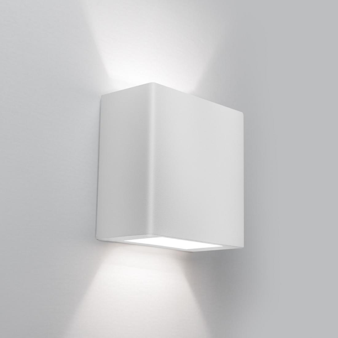 Arandela Newline New Clean 2 Fachos IP43 12 Watts 2700K 100x100x50mm 9585LED
