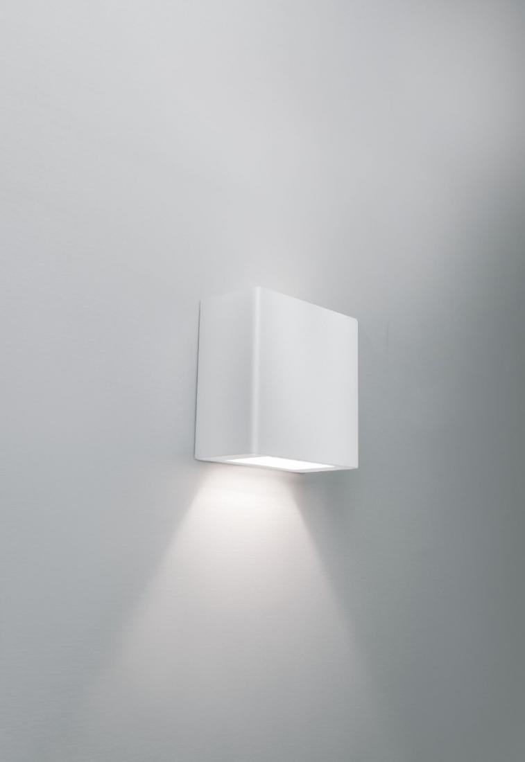 Arandela Newline New Clean 1 Facho IP43 6 Watts 2700K 100x100x50mm 9587LED