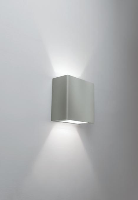 Arandela Newline New Clean 2 Fachos IP43 12 Watts 2700K 100x100x50mm 9585LED
