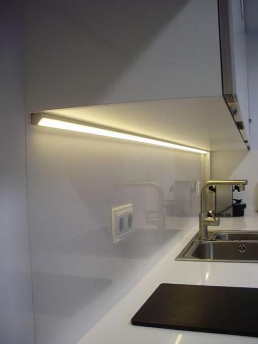 Perfil Sobrepor de Canto Sob Medida MK Iluminação 19x19mm (Somente Perfil) ALP07