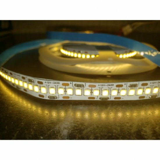 Fita de LED Alpertone 240leds 19,4w/mt 12V 3000K IP20 (Rolo 5 metros) 0247
