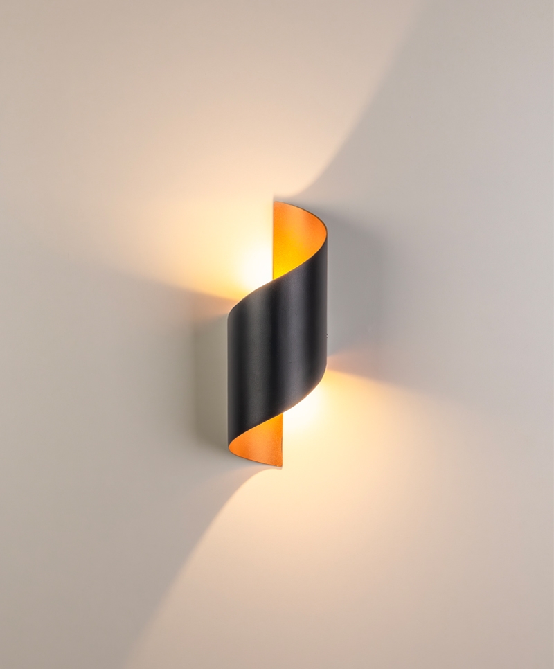 Arandela Opus LED Sundae Preta com Dourado 10 watts 3000K Bivolt IP54 100x280mm OPS 85216