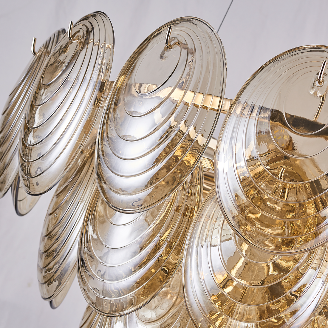 Pendente +Luz Shell Vidro e Metal Conhaque e Dourado 15L E14 Ø800x600mm PE-205/15.80CQDO
