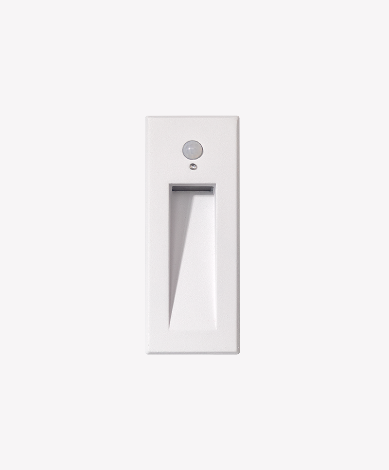 Balizador Opus Guardian com Sensor 2,5 watts 3000K 100° IP65 IRC90 Branco 45x45x120mm OPS 88644




