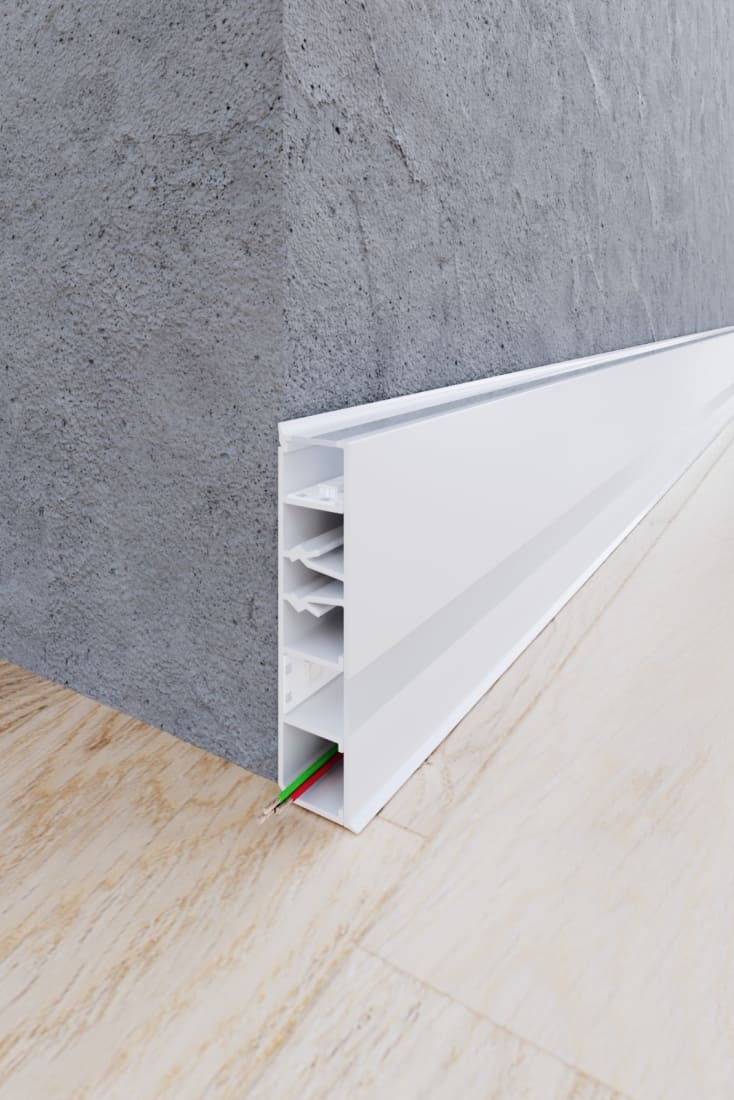 Perfil Alpertone Sobrepor Rodapé Zeta 80x19mm Barra 2 Metros Branco 0501B2
