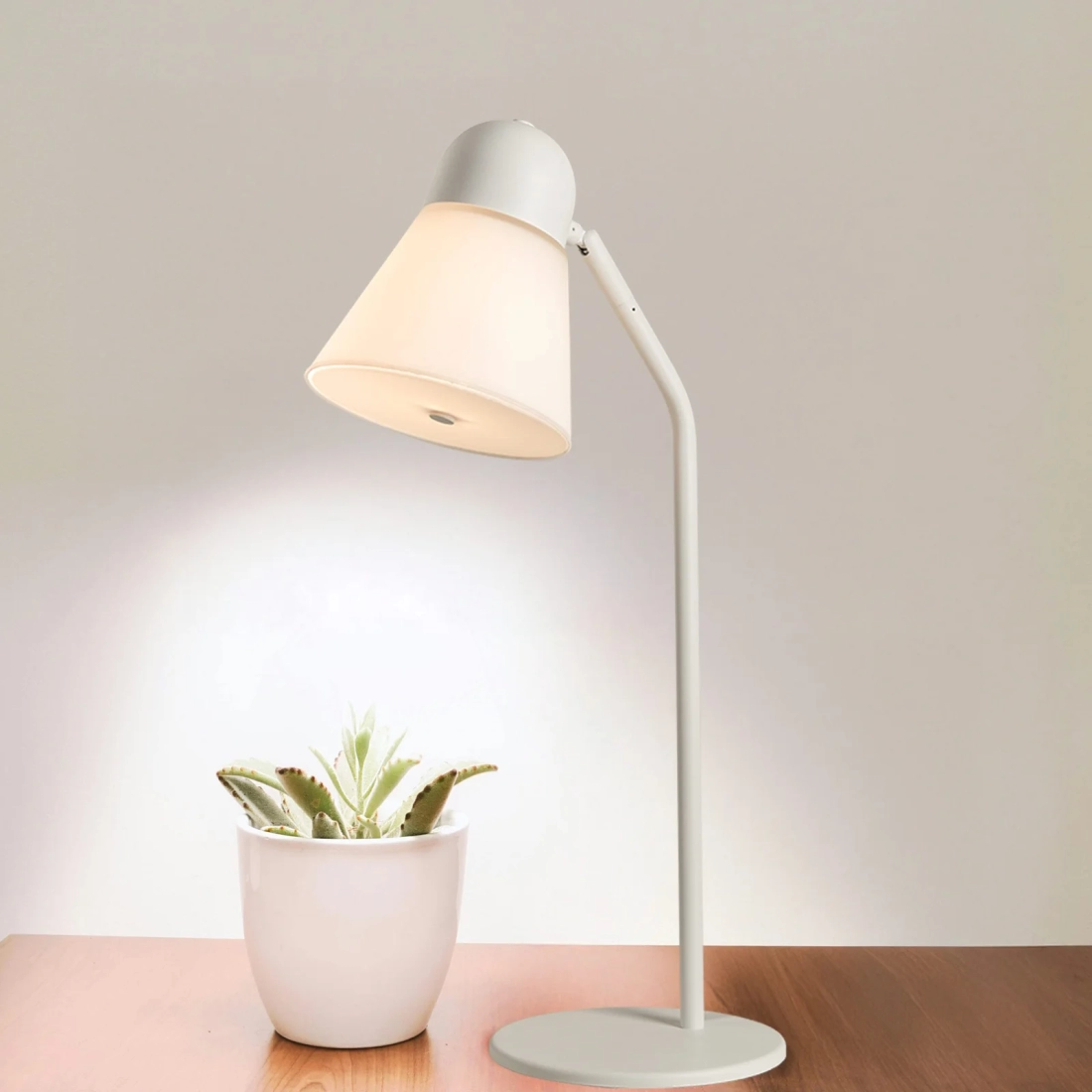 Abajur Usina Cora 12 watts Bivolt 154x514mm 19939-1LED
