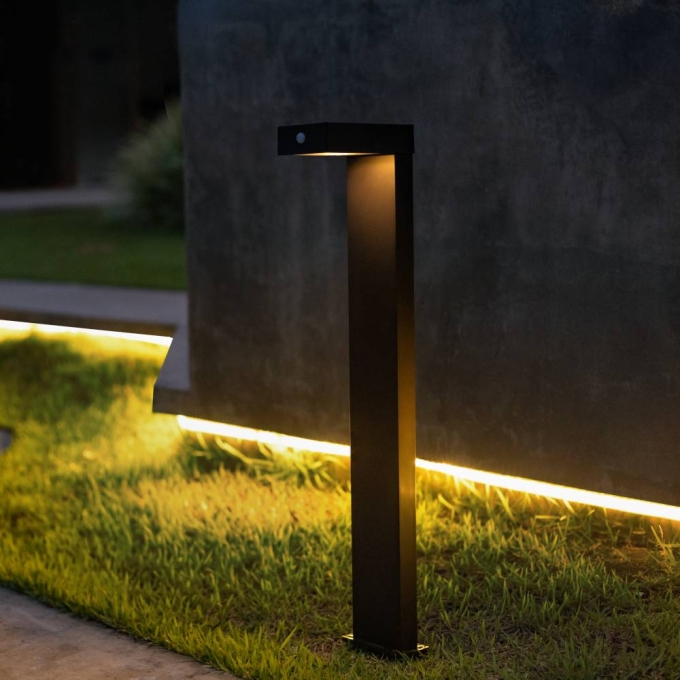 Balizador Solar Blumenau Lino 5 watts IP65 Preto 3000K 140x82x590mm 20225031-28