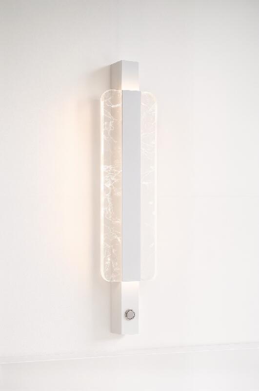 Arandela Skylight Mirror Branco 7 watts 3000K Bivolt Botão Touch e Dimerizável 80x400mm SKY-4118BR