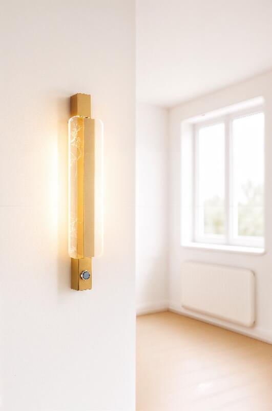 Arandela Skylight Mirror Dourado 7 watts 3000K Bivolt Botão Touch e Dimerizável 80x400mm  SKY-4118DO